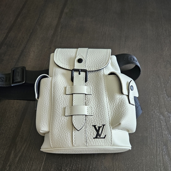LOUIS VUITTON Taurillon Christopher Sling White - Picture 2 of 10